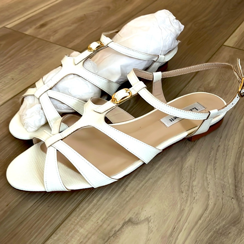 Brand new L.K. Bennett Naomi sandals in white. Size 38.
